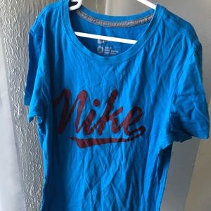 Women’s Nike shirt size medium vguc